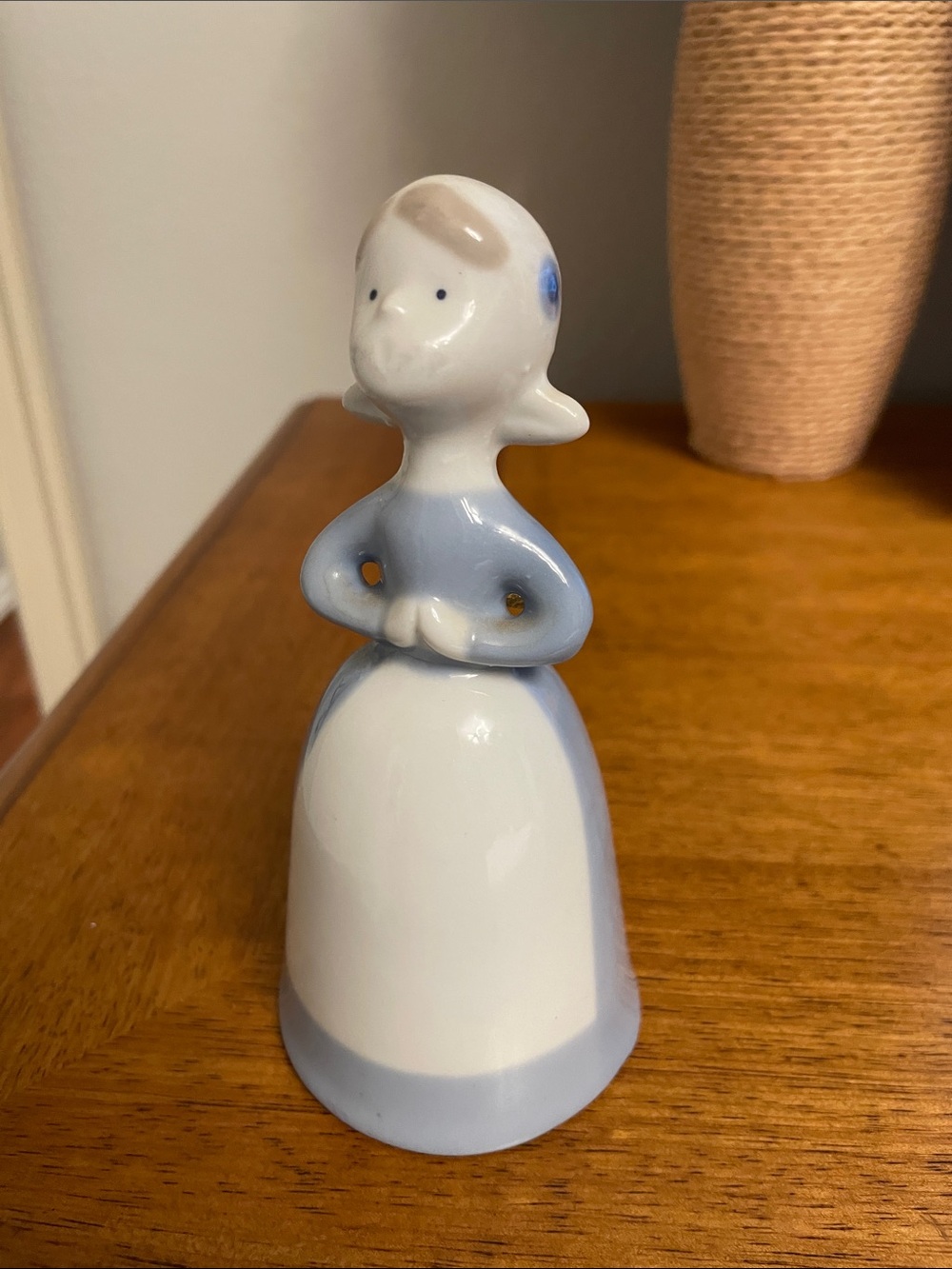 📍Vintage 1970’s Blue & White Porcelain SINGING DUTCH GIRL Hand Bell Figurine